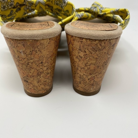 Women’s Wedge Sandals with floral detail size 8 - Picture 4 of 5